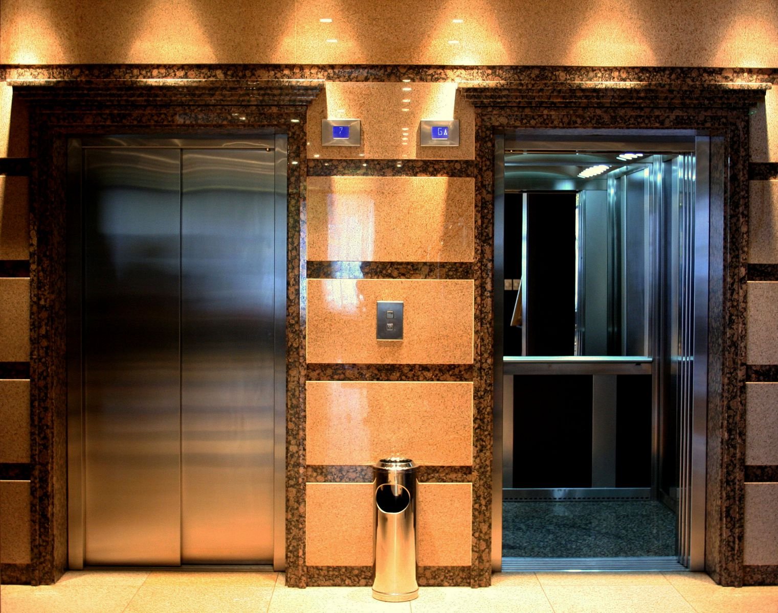 лифт в гостинице
